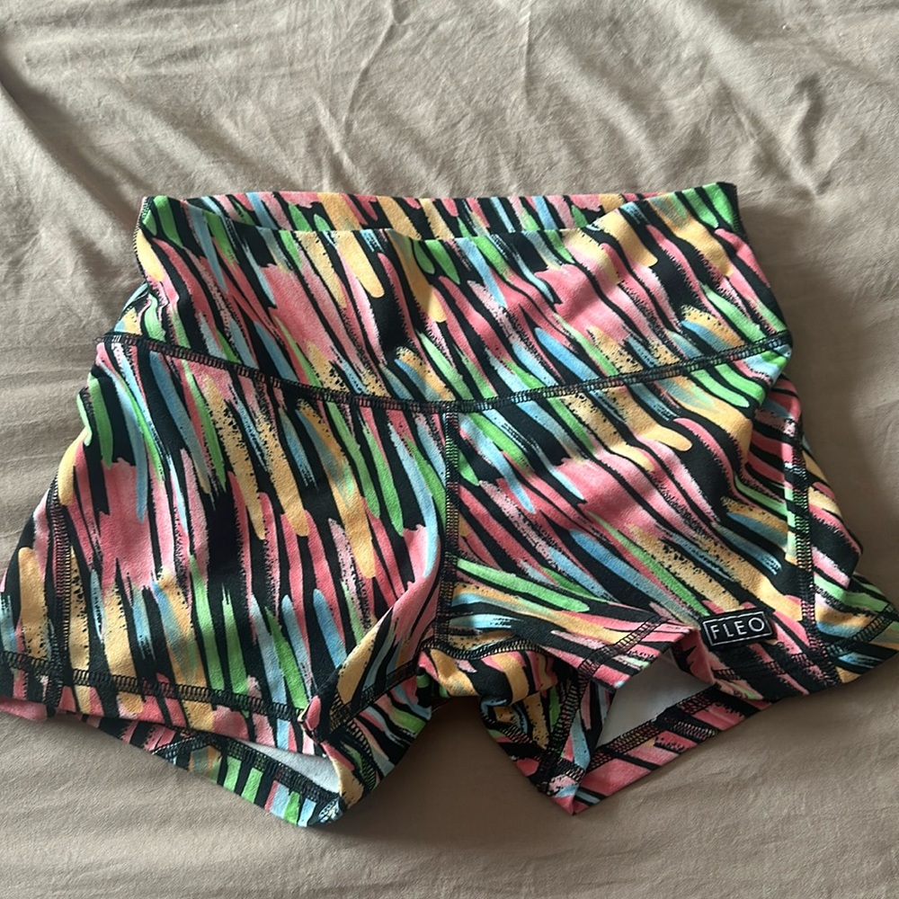 Fleo shorts Apex size small - worn in good condition